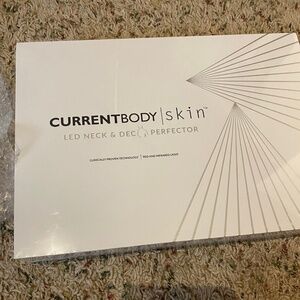 CURRENTBODY  LED Neck & Décolletage Perfector